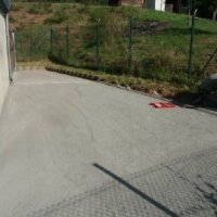 Pflasterarbeiten am Katzenhaus